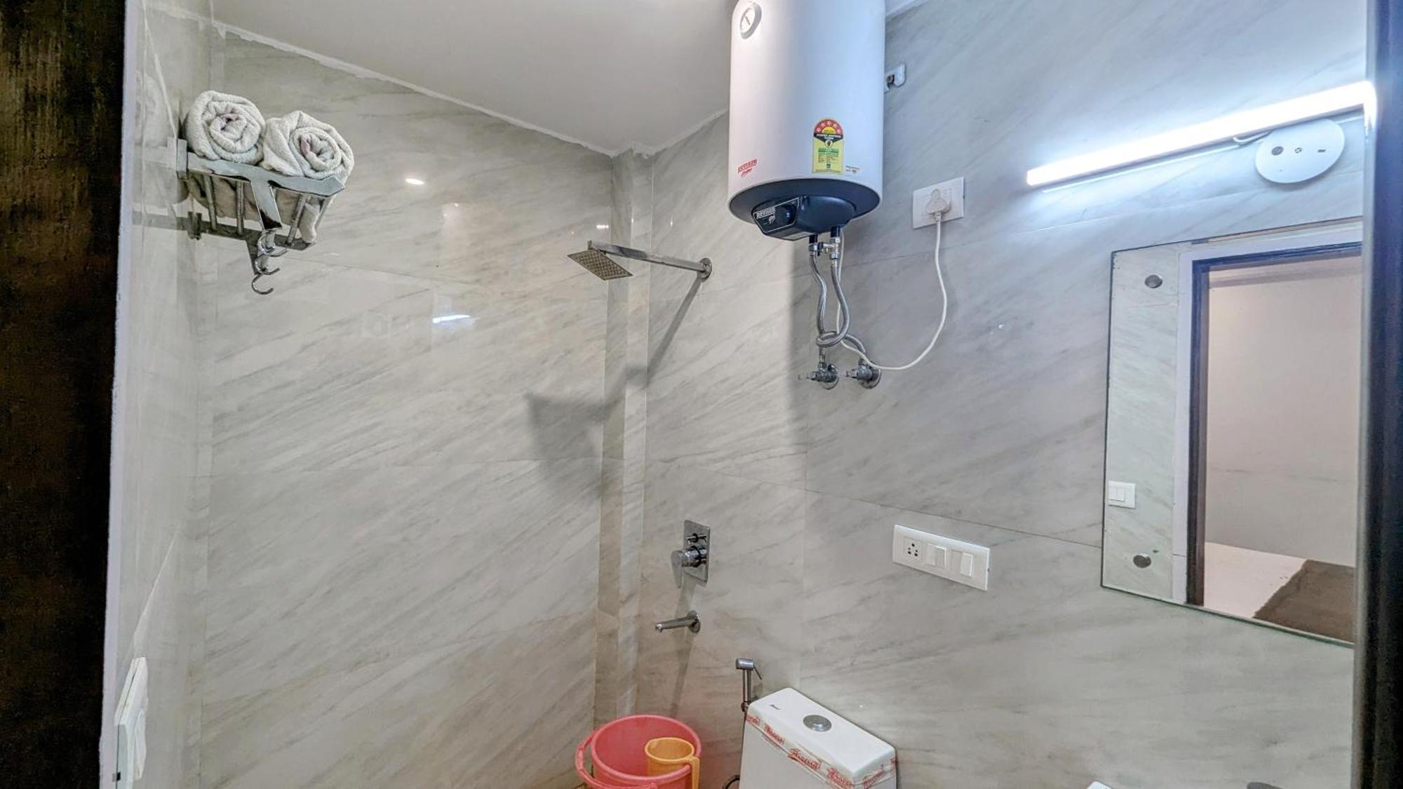 דלהי Hotel Moon Taj Near Yashobhoomi Convention Centre מראה חיצוני תמונה