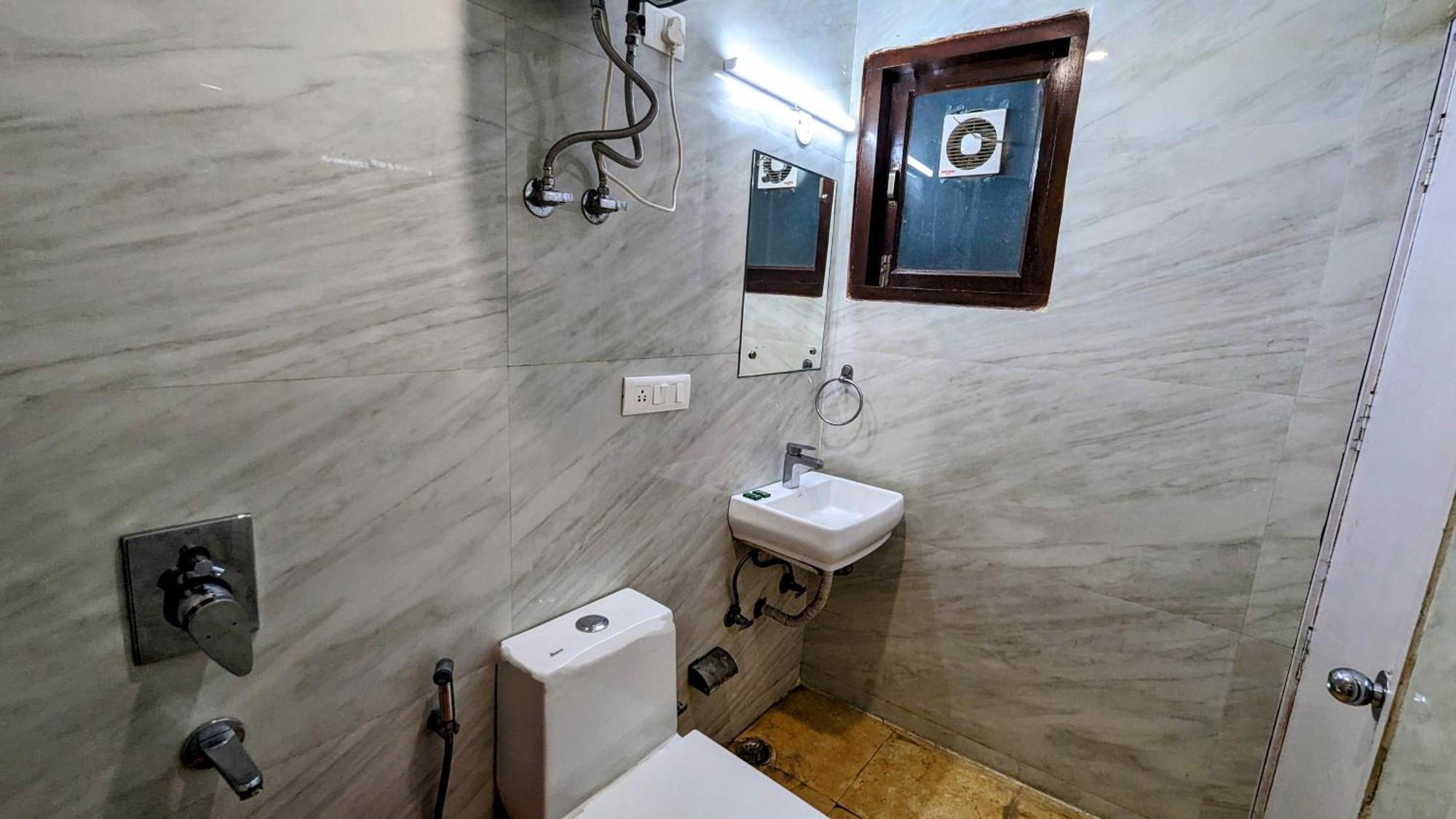דלהי Hotel Moon Taj Near Yashobhoomi Convention Centre מראה חיצוני תמונה