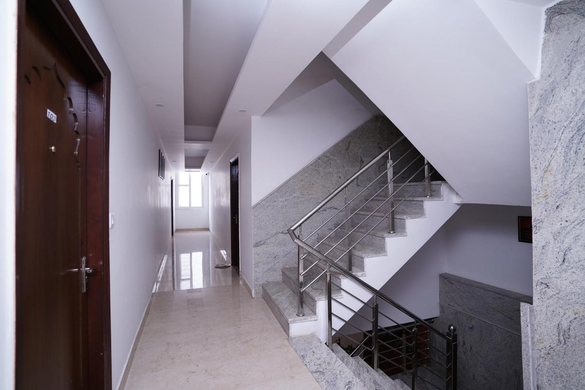 דלהי Hotel Moon Taj Near Yashobhoomi Convention Centre מראה חיצוני תמונה