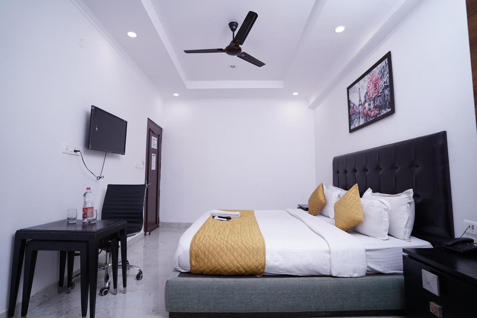 דלהי Hotel Moon Taj Near Yashobhoomi Convention Centre מראה חיצוני תמונה